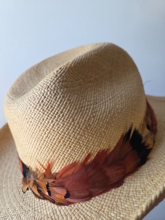 EUC BETMAR FEATHERED STRAW FEDORA HAT WOMENS / UNISEX